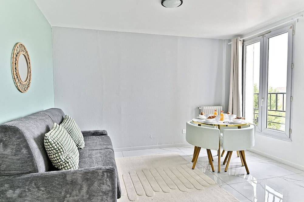 Apartamento entero, Spacious apartment in the Paris suburbs in Gagny, Sena-Saint Denis