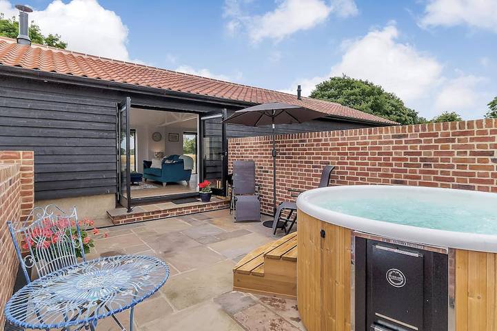 Cottage for 2 people, with Hot tub and Garden in Suffolk