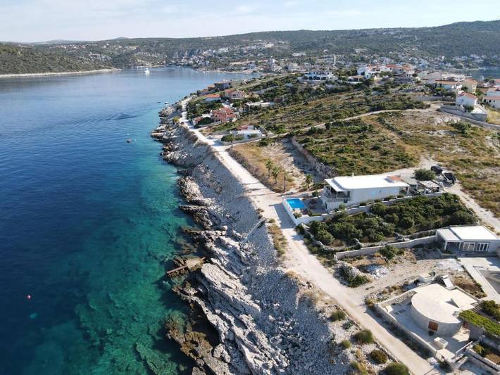 Villa pour 8 personnes, avec vue ainsi que jardin et piscine, animaux acceptés à Marina