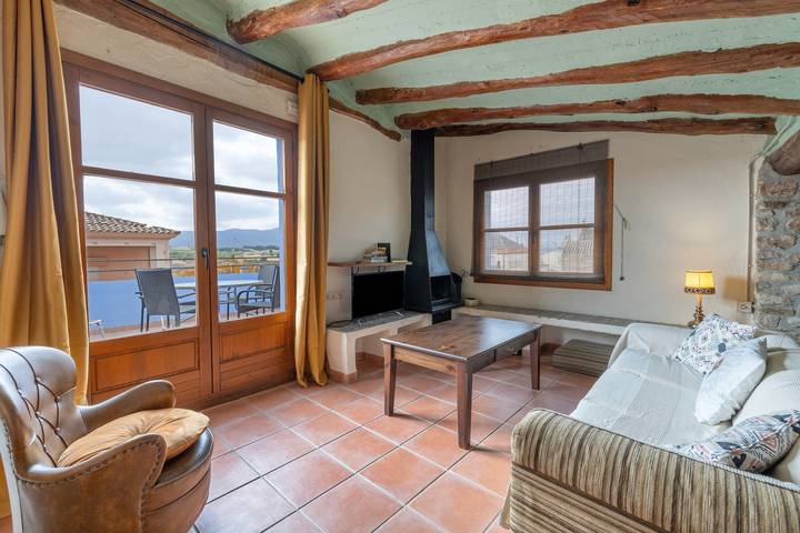 Apartment 'Cal Capdevila Verd' with Mountain View, Wi-Fi and Air Conditioning in Pira, Tarragona Provins