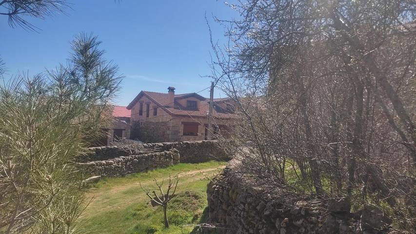 Casa rural para 7 personas, con Balcón y Terraza además de Jardín y Vistas en Navacepedilla de Corneja