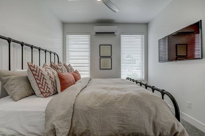 Vacation rental for 14 people, with balcony and pool as well as hot tub in St. George (UT)