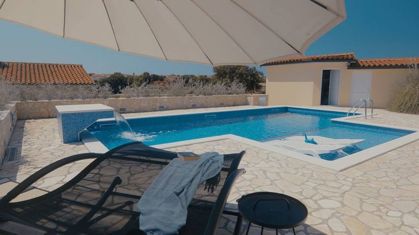 Villa pour 10 personnes, avec jacuzzi et jardin ainsi que piscine et terrasse à Barbariga - 3