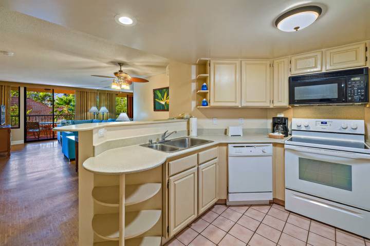 Entire apartment, Kahana Falls Resort in Kahana, Napili-Honokowai