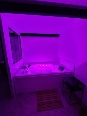 Gîte pour 2 personnes, avec jardin ainsi que piscine et vue à Sauve