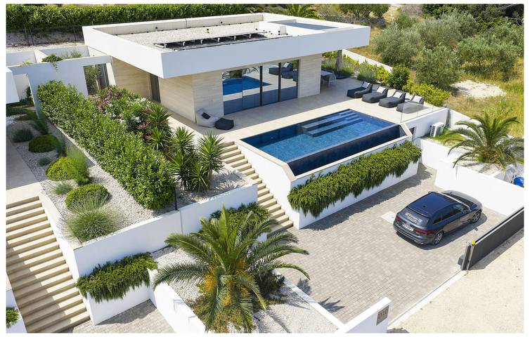 Ferienhaus für 4 Personen, mit Pool und Terrasse, mit Haustier in Tkon