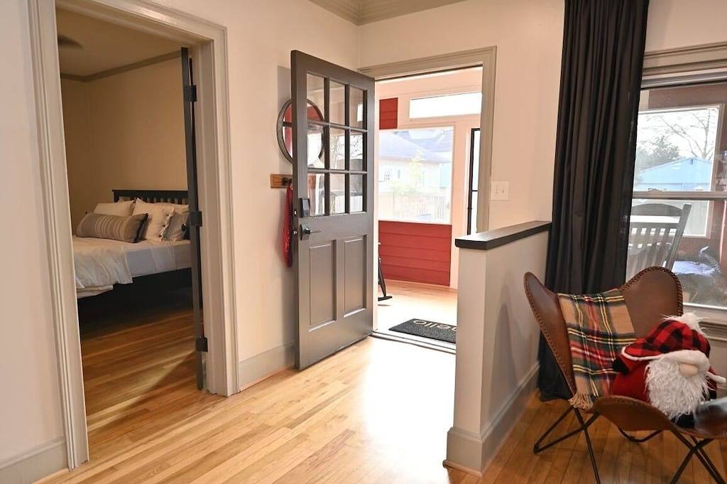 Backstage Gallery House in Decatur, Georgia