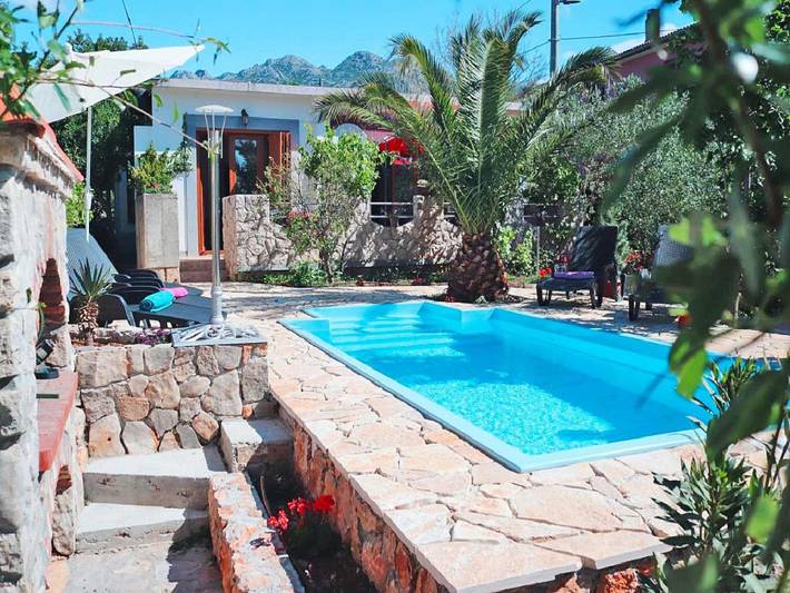Ferienhaus für 5 Personen, mit Terrasse und Garten sowie Pool in Starigrad