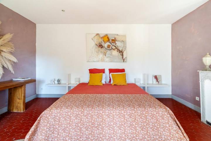 Chambre d’hôte pour 5 personnes, avec jardin et piscine, animaux acceptés à Cabannes