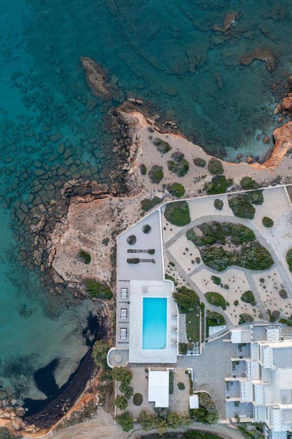 Villa pour 4 personnes, avec piscine ainsi que jardin et jacuzzi dans Paros