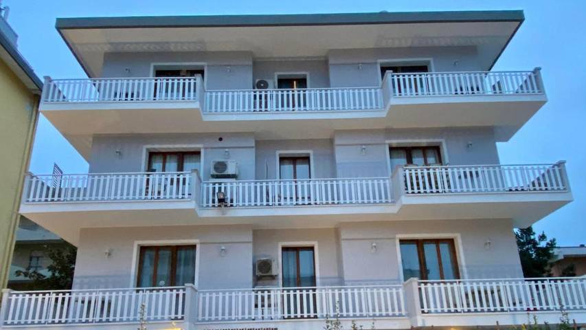 Maison d’hôte pour 4 personnes, avec terrasse ainsi que piscine et vue, animaux acceptés à Rimini - 2