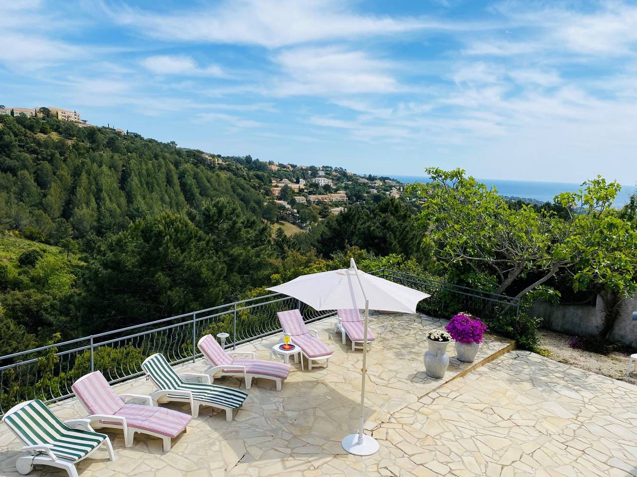 Maison vue mer avec jacuzzi in Roquebrune-sur-Argens, Région de Draguignan