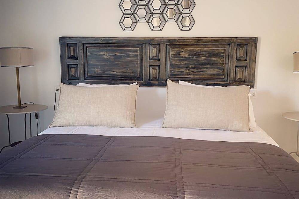 Casa de campo exclusiva. Amplio jardín y piscina. Cerca del pueblo. in Constantina, Sierra Morena