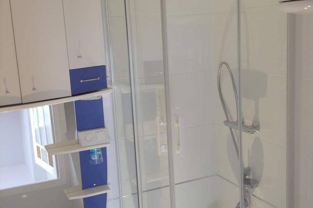 Appartement entier, Appartement en rez de chaussée spacieux avec jardin clos exposé plein sud in Saint-Malo, Région de Saint-Malo