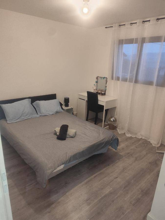 Gîte pour 2 personnes, avec Terrasse et Jardin ainsi que Piscine et Vue à Clonas-sur-Varèze