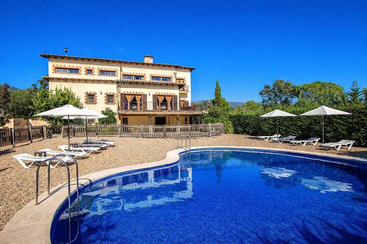 Chalet para 24 personas, con Terraza y Jardín en Valles Oriental