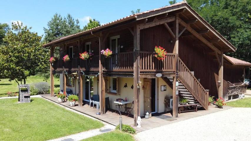 Chambre d’hôte pour 2 personnes, avec Terrasse ainsi que Jardin et Piscine