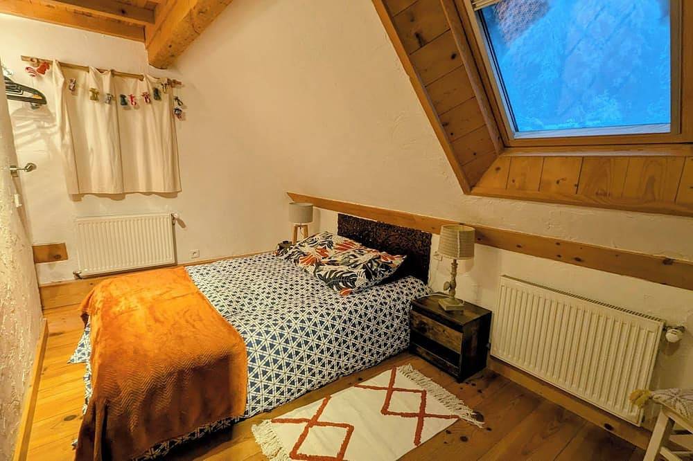 Gîte in a typical mountain chalet in the heart of the Chartreuse region in Saint-Pierre-d'Entremont, Isère
