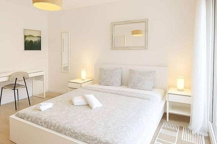 Ganze Wohnung, The Classy Minimalist Lakefront in Lausanne, Genfer See