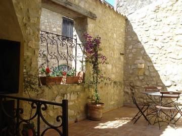 Gîte pour 4 personnes, avec terrasse, animaux acceptés à Roquefort-des-Corbières