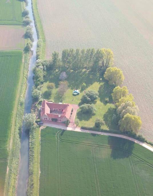 Location de vacances pour 8 personnes, avec Terrasse ainsi que Jardin et Vue à La Couture