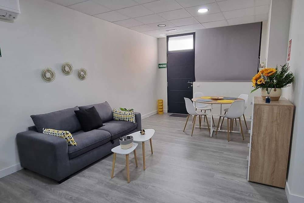 Entire apartment, The Ingenious Apartment in Alcalá de Henares, Madrid Province