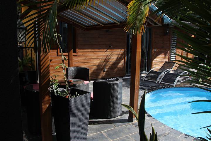 Lodge pour 2 personnes, avec piscine et terrasse ainsi que jardin et jacuzzi sur l' Île de la Réunion - 2