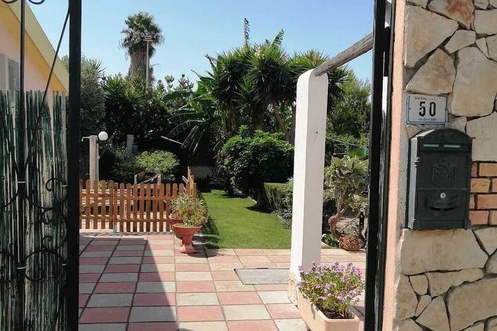 Villa für 4 Personen, mit Terrasse und Garten - 1