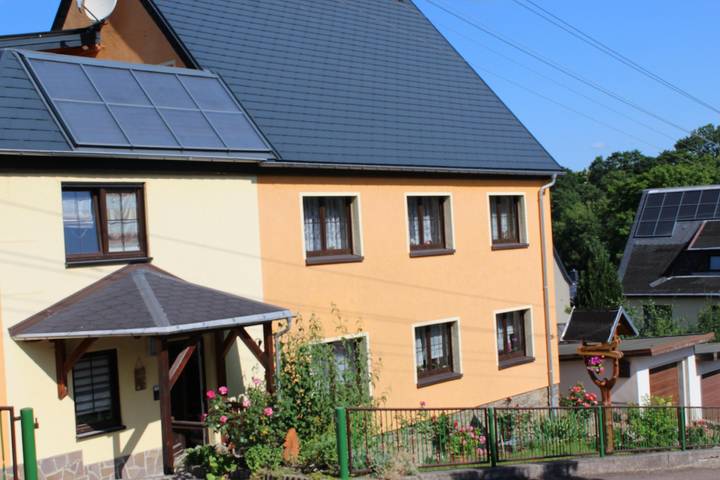Ferienwohnung für 3 Personen, mit Garten und Balkon, kinderfreundlich in Raschau-Markersbach