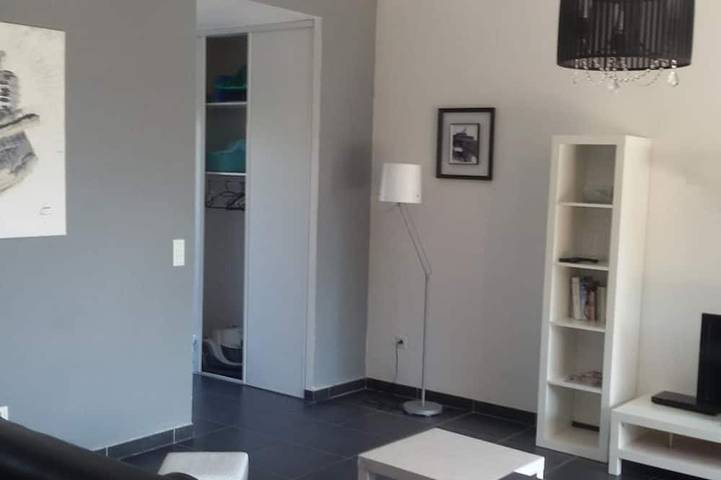 Gîte pour 8 personnes, avec terrasse ainsi que piscine et jardin, animaux acceptés à Averdon - 4