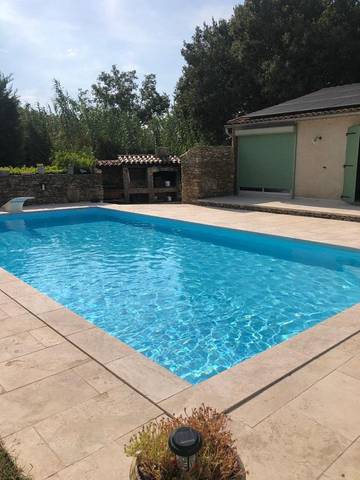 Gîte pour 2 personnes, avec piscine et jardin à Pélissanne
