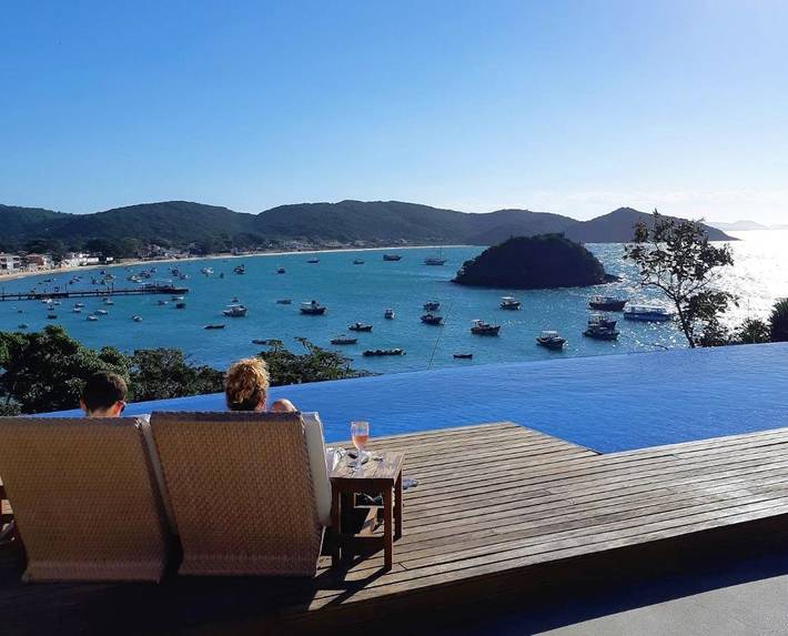 Pousadas para 2 pessoas, com piscina e jacuzzi e ainda jardim and sauna na Praia Brava RJ