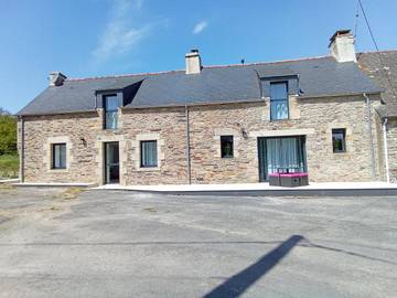 Gîte pour 8 personnes, avec jardin et vue, adapté aux familles à Pluherlin