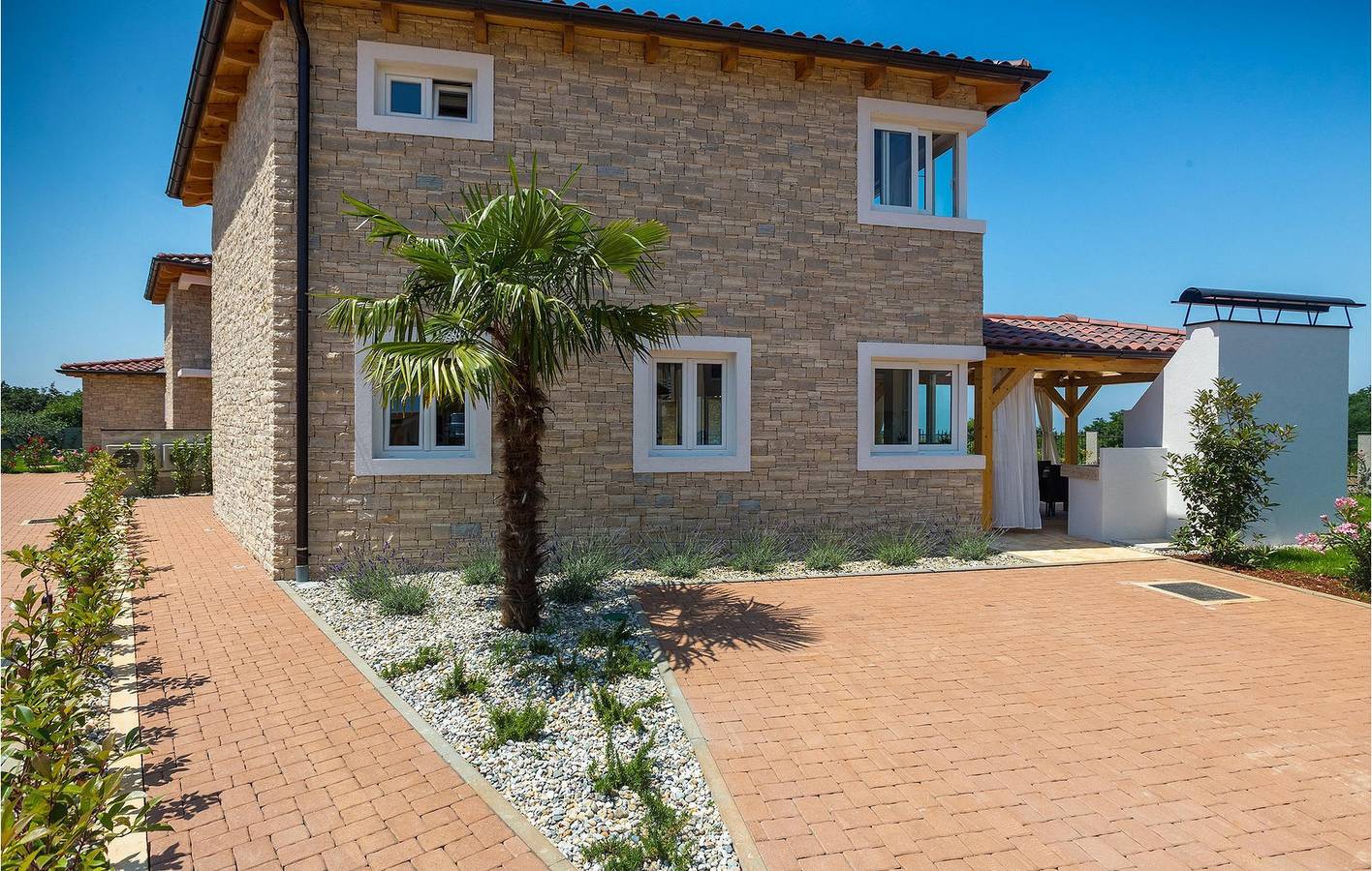 Moderne 180 m² große Wohnung mit Pool, WLAN und Parkplatz in der Nähe von Restaurants und dem Stadtzentrum in Gedići, Tar-Vabriga