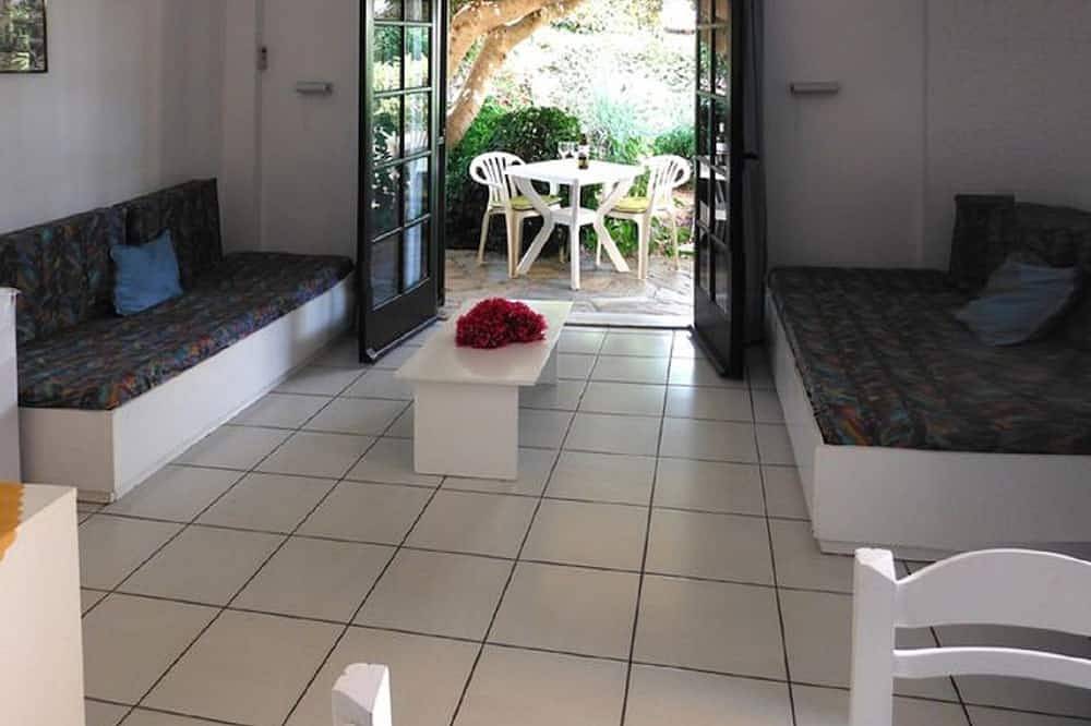 Hel lejlighed, Kokkini Hani: Lovely apartment with garden, 100 meters from the beach, Kokkini Hani / Heraklion. in Kokkini Hani, Heraklion og Omegn