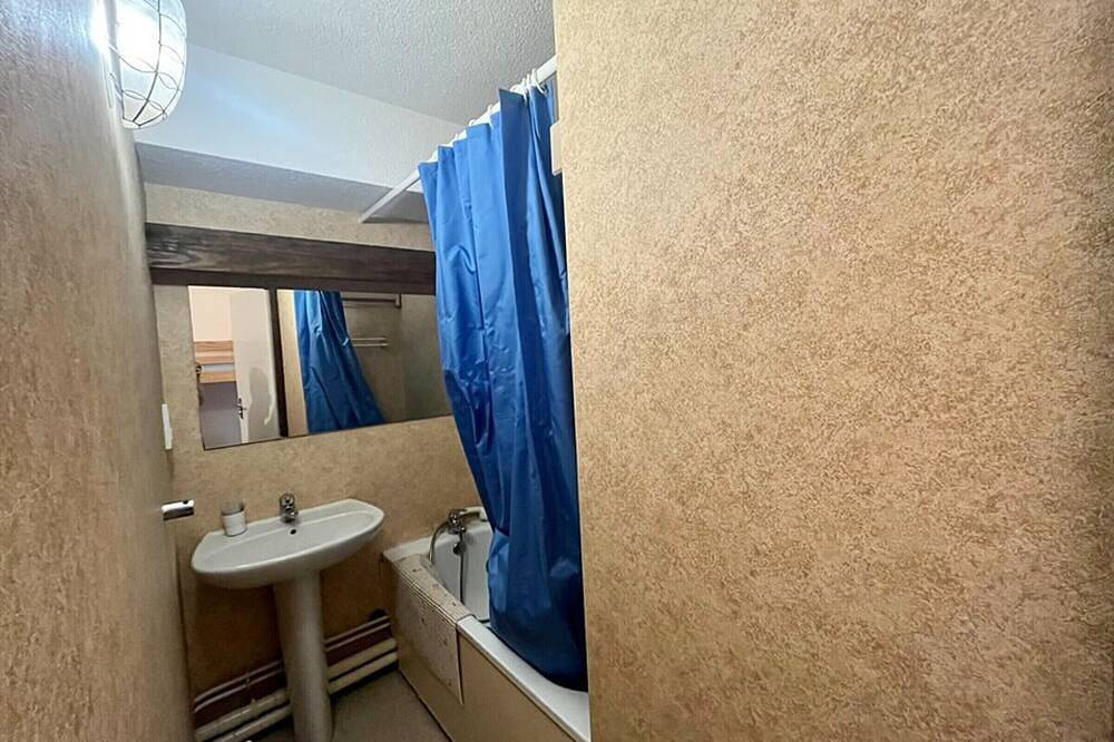 Appartement entier, Appartement T2 cabine proche pistes avec balcon et casier à skis in Le Lioran, Laveissière