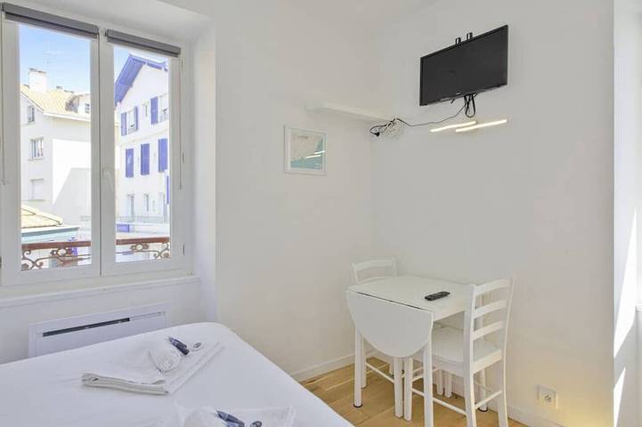 Gîte pour 2 personnes, avec jardin dans Plage du Port-Vieux - 3