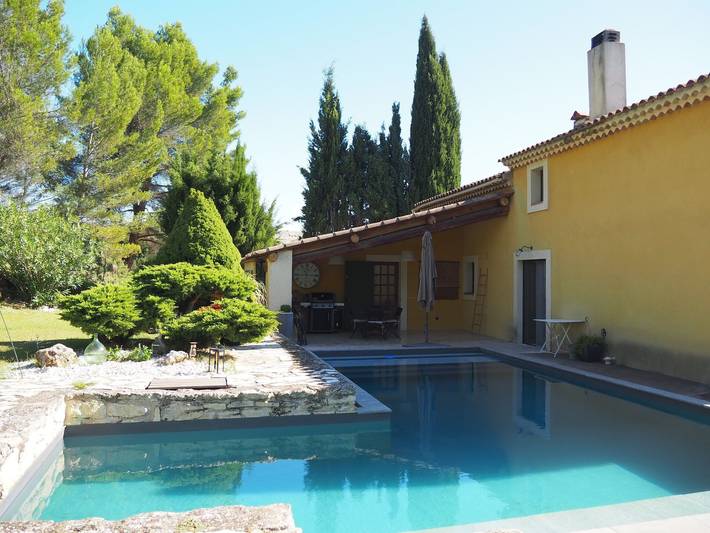 Maison de vacances pour 6 personnes, avec terrasse ainsi que piscine et jardin, animaux acceptés