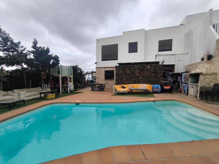 Maison d’hôte pour 4 personnes, avec Terrasse et Jardin ainsi que Piscine et Vue