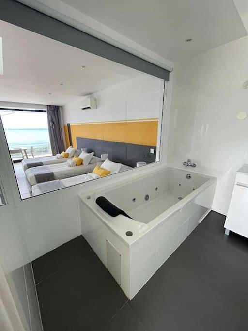 Gîte pour 3 personnes, avec balcon ainsi que vue et piscine dans Capelo - 2