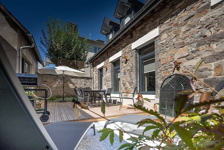 Gîte pour 7 personnes, avec terrasse et jacuzzi