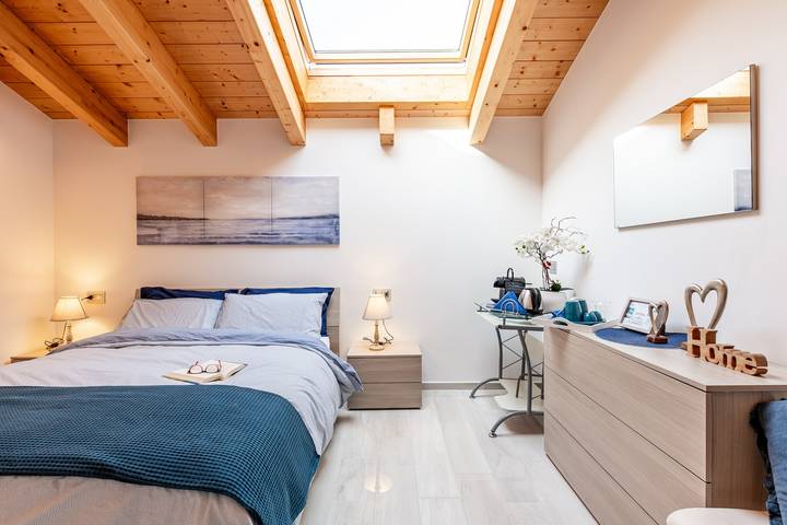 Apartamento entero, Habitación 'Elena' con piscina compartida, Wi-Fi y aire acondicionado in Musso, Municipio de Musso