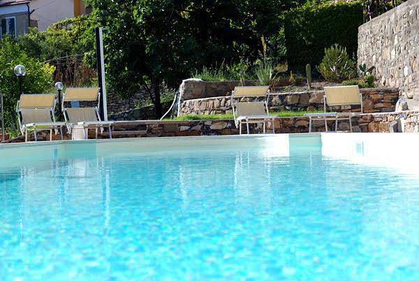 Residenz für 2 Personen, mit Pool und Balkon/Terrasse in Imperia - 2