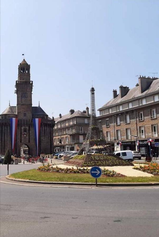 Location de vacances pour 14 personnes, avec jardin ainsi que piscine et vue, animaux acceptés dans Vire Normandie - 2
