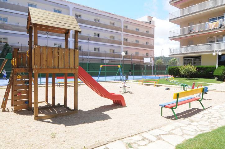 Gîte pour 4 personnes, avec jardin ainsi que piscine et terrasse à Malgrat de Mar - 4