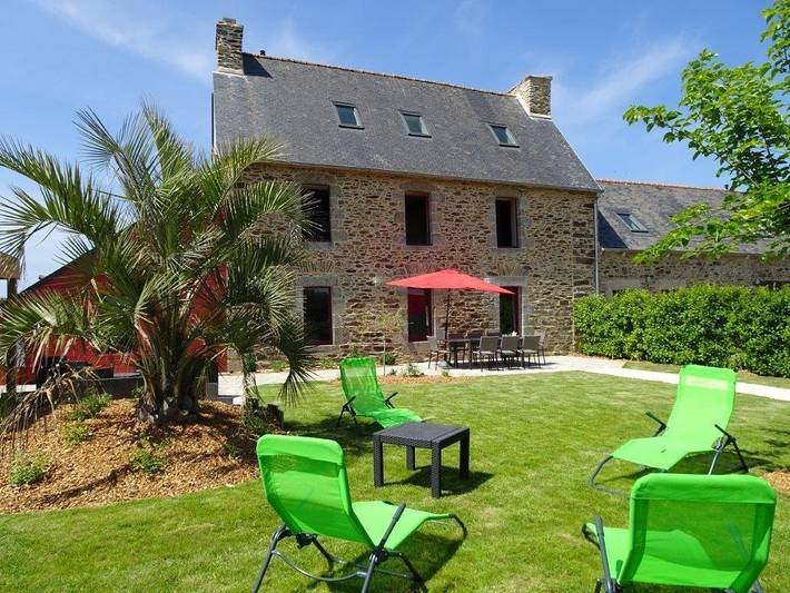 Gîte pour 10 personnes, avec jardin et jacuzzi ainsi que terrasse et sauna