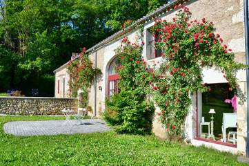 Chambre d’hôte pour 2 personnes, avec vue ainsi que jardin et piscine à Pomport