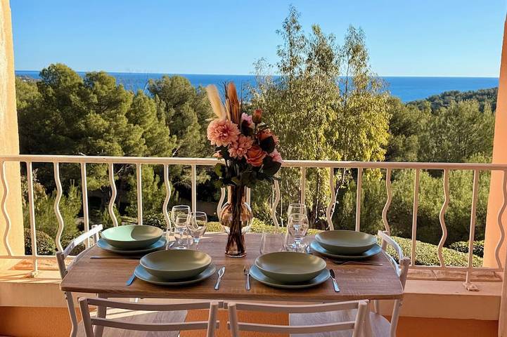 Gîte pour 4 personnes, avec jacuzzi et piscine dans Port de Poussaï