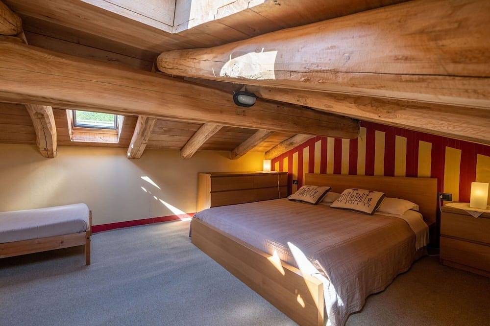 Ganze Wohnung, Angenehme Wohnung für 18 Gäste mit  W-Lan, Pool, Innenhof und Haustiere erlaubt in Cortemilia, Langhe