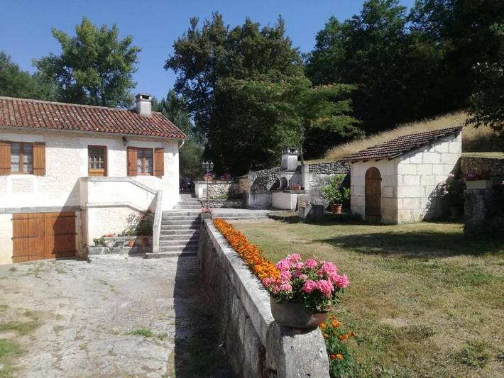 Location de vacances pour 4 personnes, avec vue et jardin à Mareuil